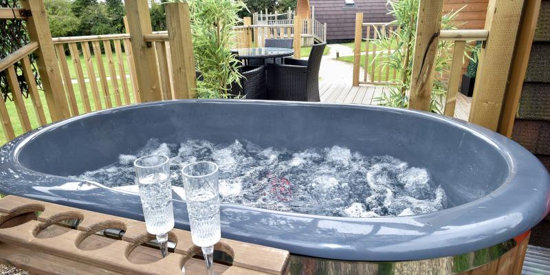 Southwell Retreat Glamping Pods hot tub